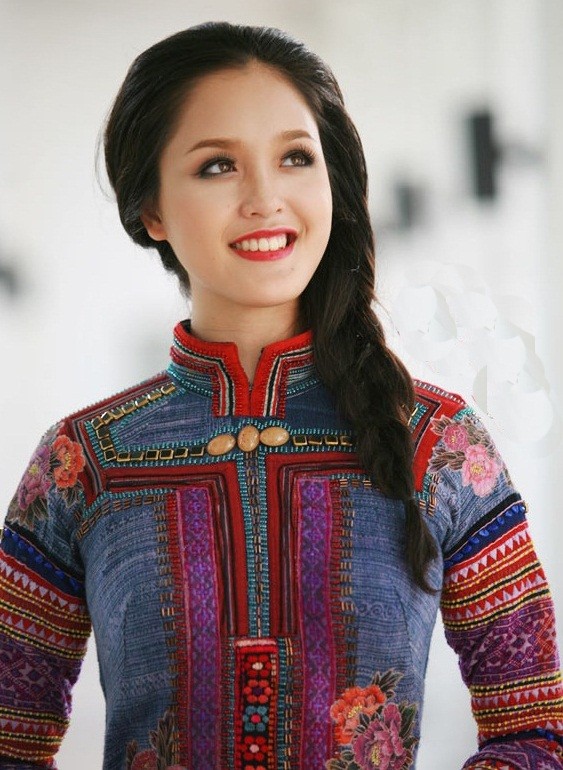 Cô gái xinh đẹp Đỗ Hoàng Anh đã vượt qua nhiều đối thủ nặng ký để giành danh hiệu Á hậu 2 tại cuộc thi Hoa hậu Việt Nam 2012. AI ĐẸP HƠN HOTGIRL KIM PHƯỢNG? <<NHỮNG NỮ SINH DIỆN DÁO DÀI ĐẸP HƠN CẢ HOA HẬU MAI PHƯƠNG THÚY(P29) <<HOTGIRL HỌC V IỆN BÁO CHÍ ĐẸP RẠNG NGỜI TRONG SẮC THU <<NỮ SINH ĐH PHƯƠNG ĐÔNG THƯỚT THA ÁO DÀI <<NGẨN NGƠ TRƯỚC STYLE DỄ THƯƠNG CỦA HƯƠNG ZINNIE >>KINH DỊ LỄ HỘI HÓA TRANG CỦA SINH VIÊN